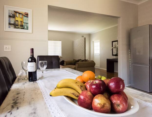 Sunshine Cottage self-catering accommodation gallery image 4