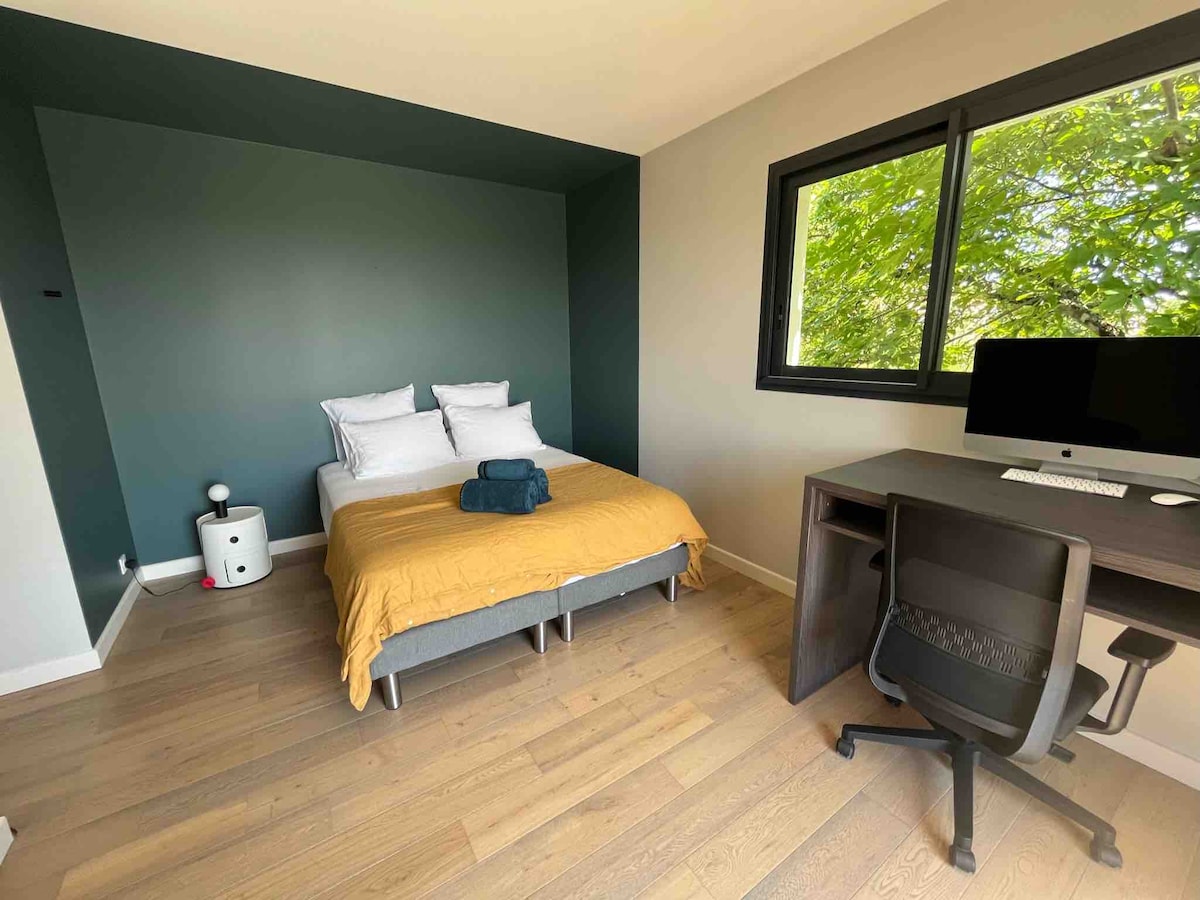 Etage / Chambre lit Queen size + terrasse privative