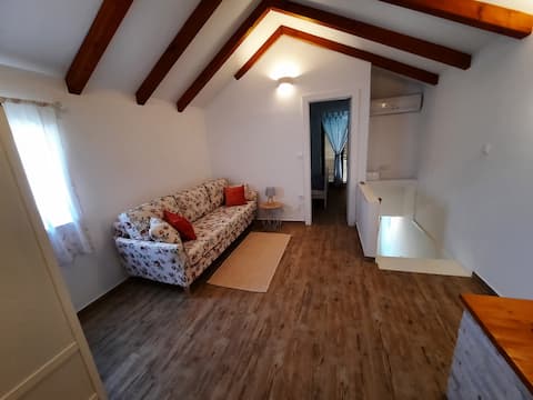 Top Airbnb: Vacation home in Veli Iž
