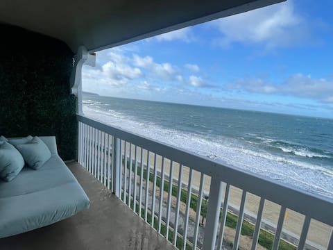 Gorgeous Oceanfront View / 2 Bed / 2 Bath