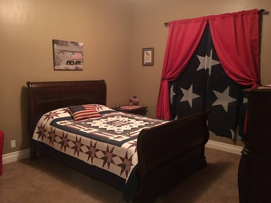 Americana Guest Room - Queen