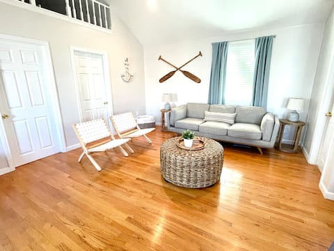 Top Airbnb: Detached condo, one building away from the beach in Salisbury