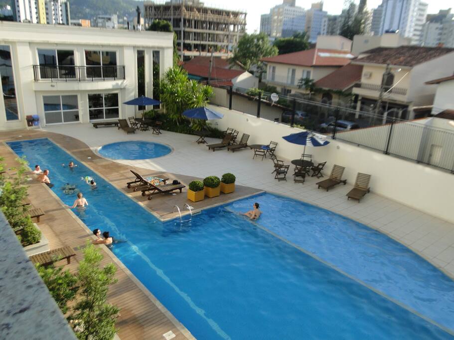 Piscina com raia de natação para relaxar e exercitar-se no fim de tarde!