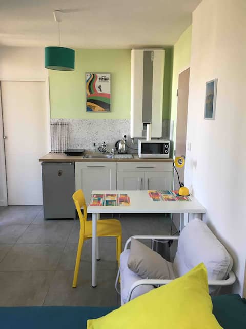 Airbnb performant: Bright studio with balcony Near campus à Isère