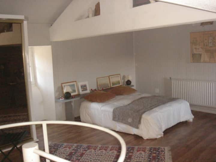 საძინებელი 1