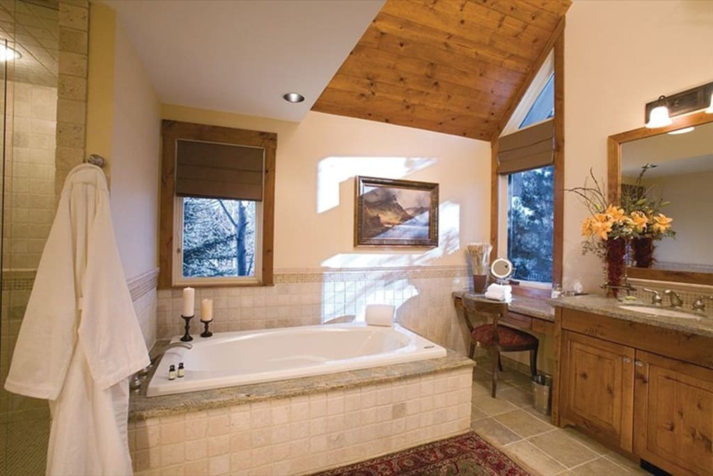 Large master bath with jacuzzi, separate shower