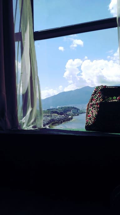 躺在床上也能欣赏海景