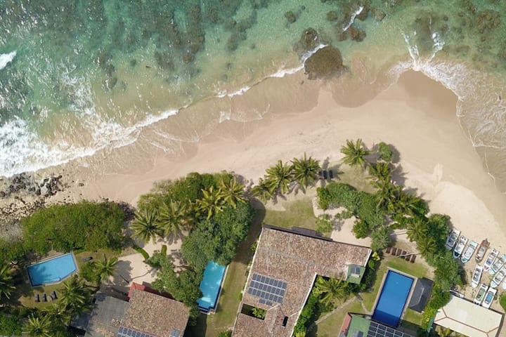 3 BeachFront Villas, 3 Pools 18 rooms, Sleeps 37,