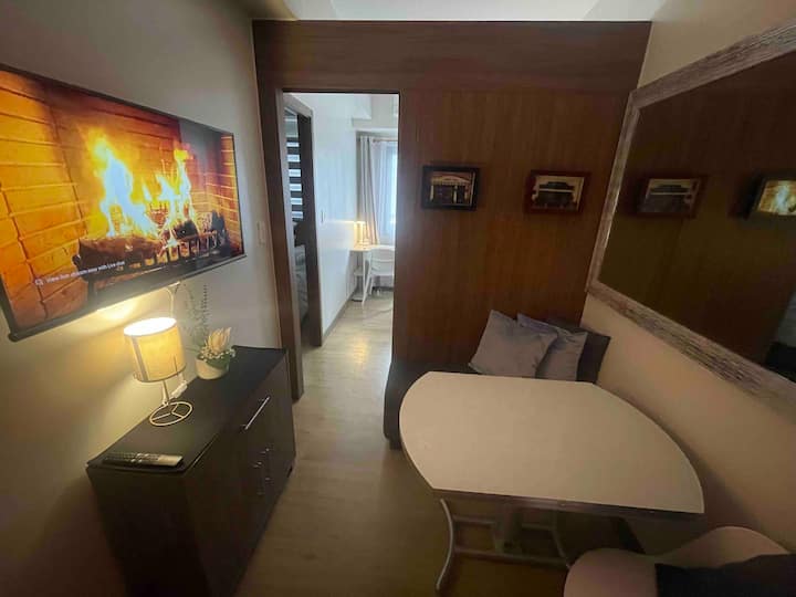 Cozy Apartment With Pool View And Next To A Mall. - Las Piñas