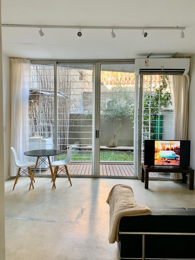 Departamento con jardín privado en Colegiales