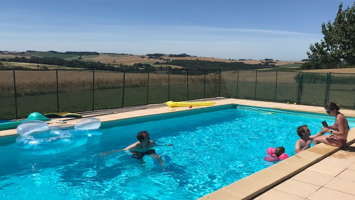 Lebouzigot  Heated pool with amazing view, Gers.