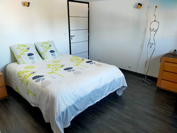 ห้องนอน 1 เตียงควีนไซส์