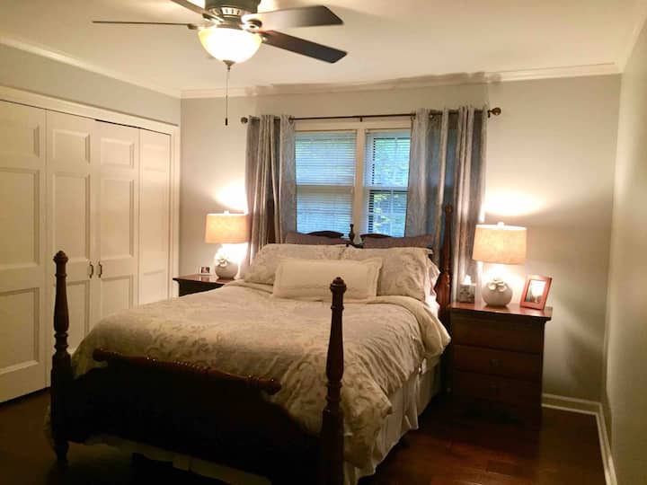 Habitación de invitados, cama de matrimonio.