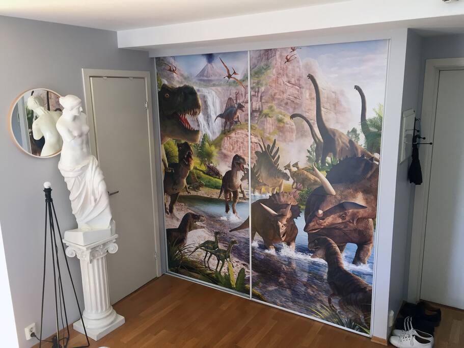 Entrance and wardrobe