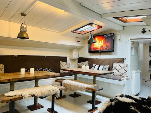 Historic sailing ship in the heart of Muiden