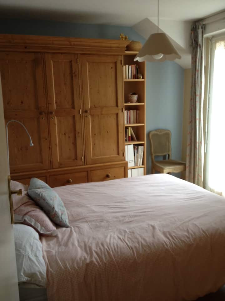 1st chambre
Cama de casal