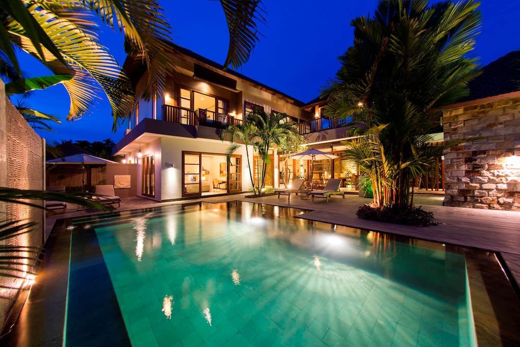 Pool @night