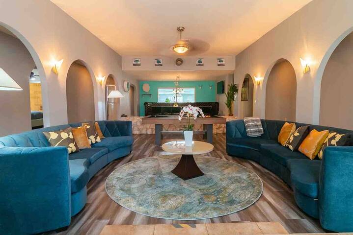 Indoor FREE Heated Pool Jacuzzi 6B/R Amazing House gallery image 2