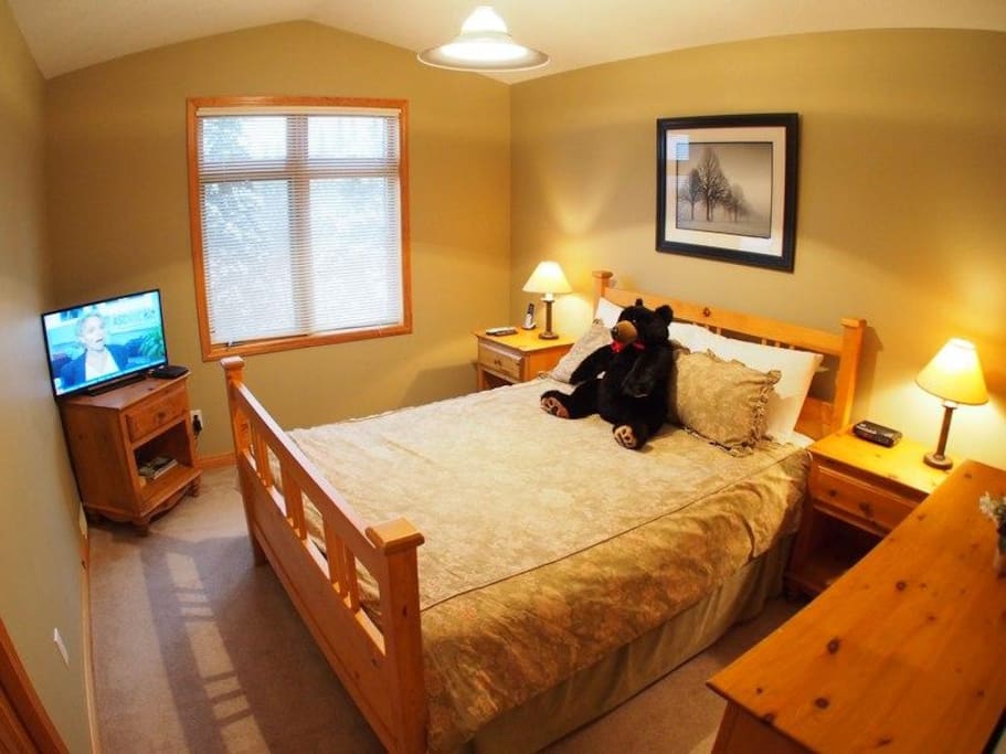 SC09MasterBedroom