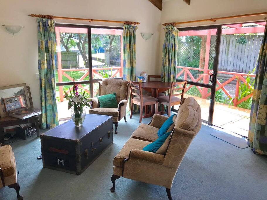 Lounge/dining