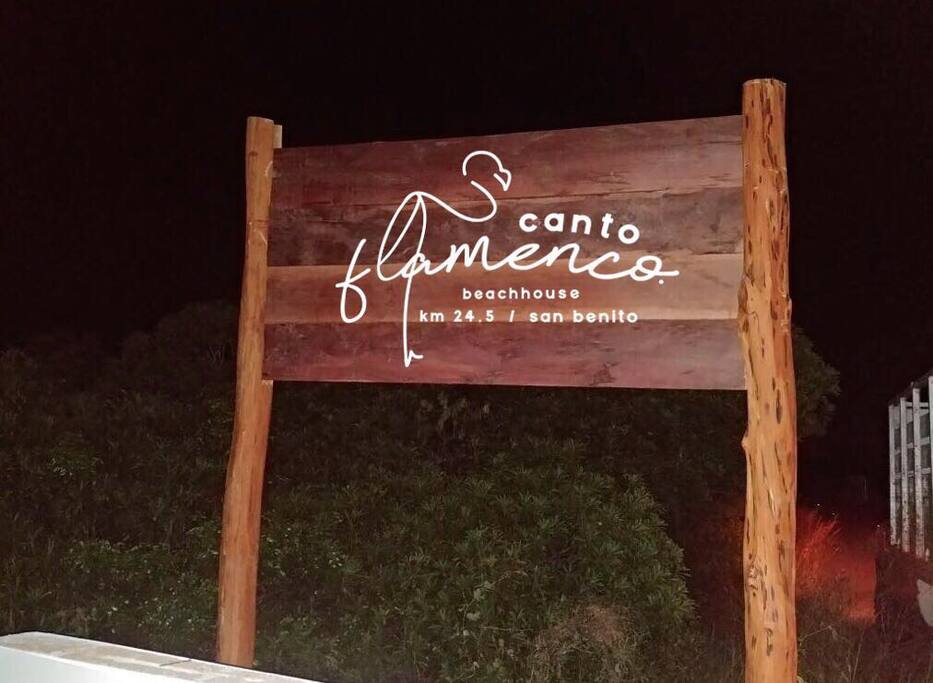 LETRERO DE LA VILLA 2, CANTO FLAMENCO BEACH HOUSE, EN EL KM 24.5.