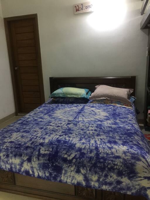 Main bed - Queen size