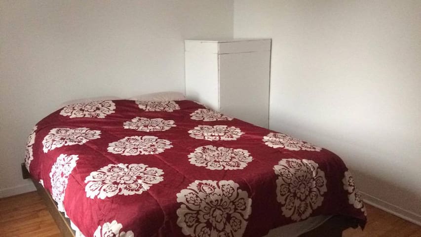 Cozy bedroom in Vankleek Hill