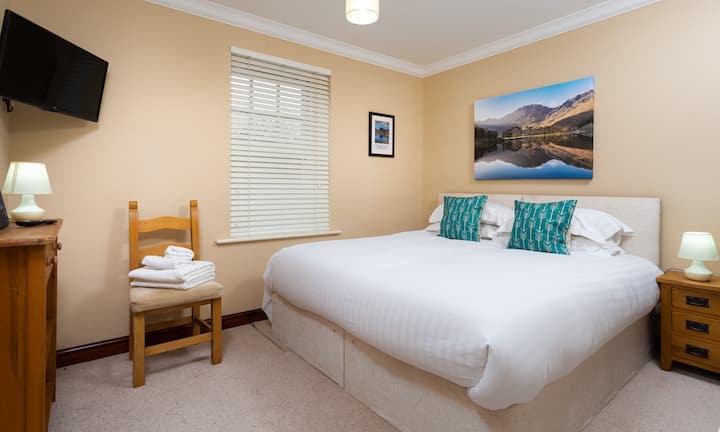 1号卧室位于一楼双人床