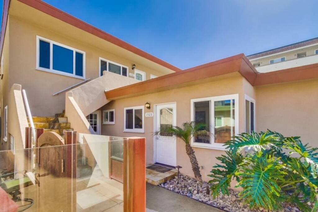 Awesome beach living in this mini condo complex