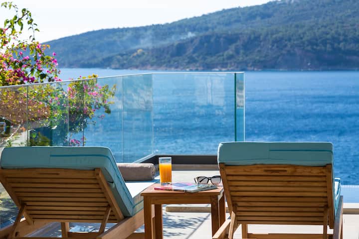 Stunning 4 Bedroom Sea View Villa & Private Pool