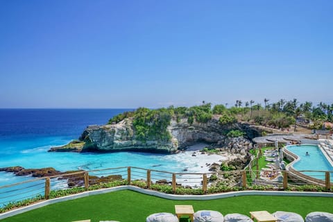 Beautiful villa on the edge of BLUE LAGOON