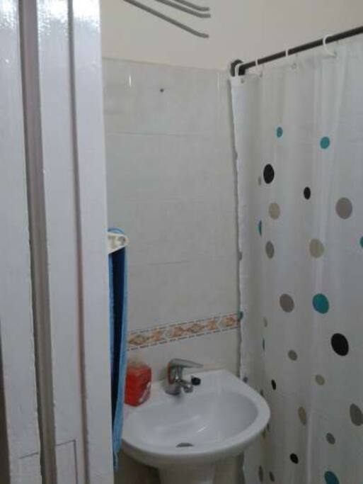 Bathroom 1-1