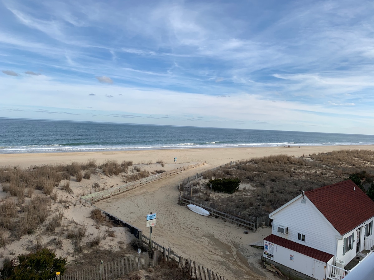 Successful Airbnb property: Ocean Block! Renovated 2 bedroom 2 bath family fun in Ocean City / Maryland Beaches
