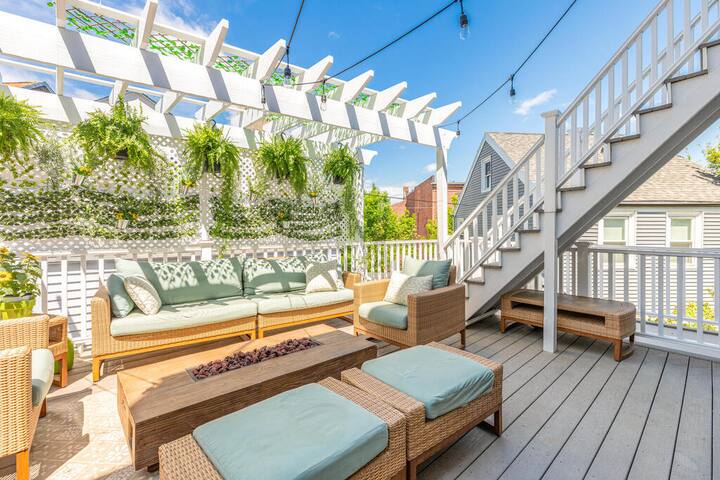 4-Bedroom/3 Bath Home with gorgeous deck gallery image 4