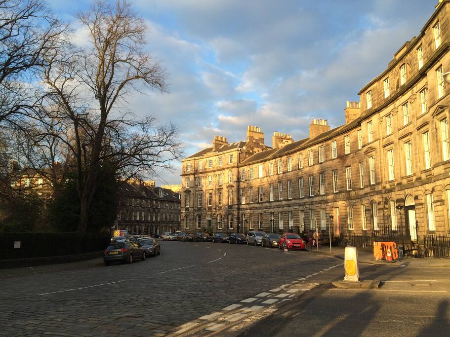 The property is situated on a beautiful Georgian town square in a Unesco World Heritage site.