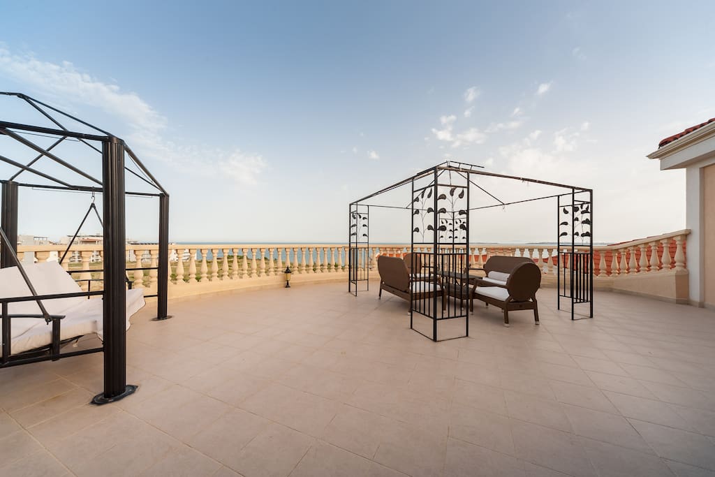 Terrasse mit atemberaubendem Meerblick und Jacuzzi