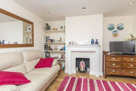 Lovely garden flat in Bristol