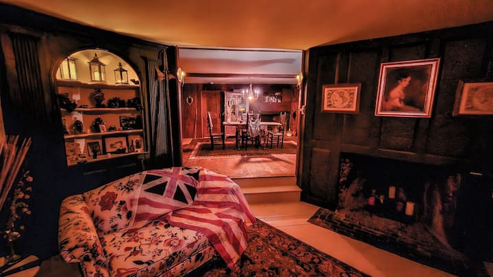 Josiah Keith House
(19th Century Suite) - Bridgewater, MA