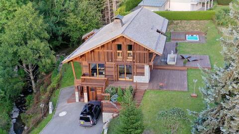 Luxury Chalet - Large Jacuzzi  - By the Village