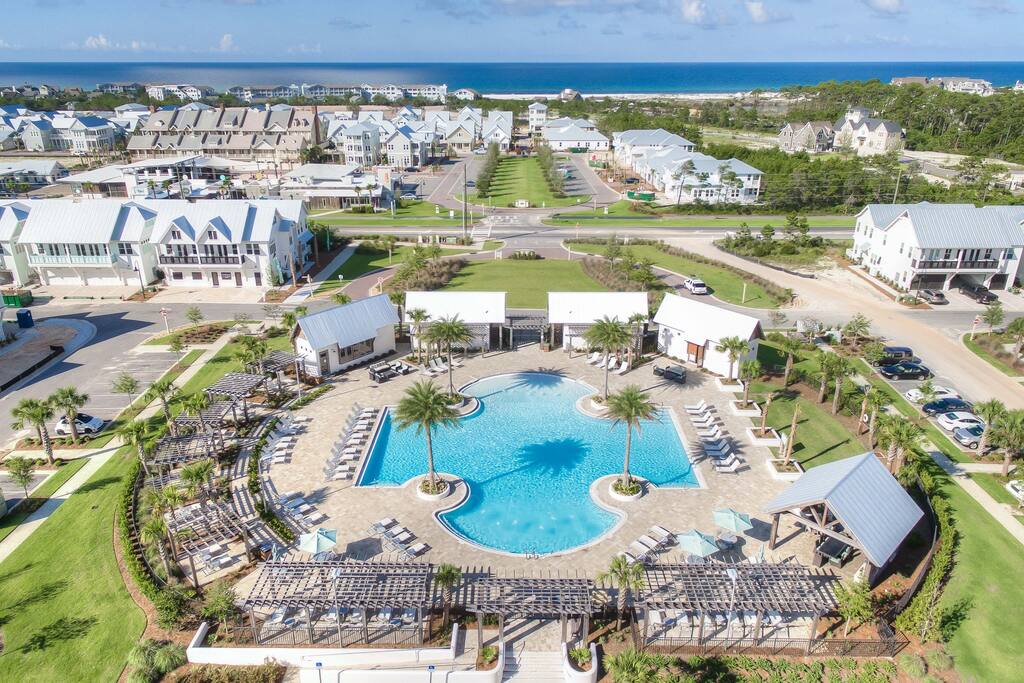 Prominence community pool