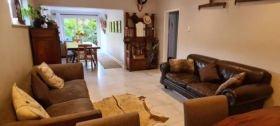 2 bedroom house Cape Town – Claremont gallery image 2