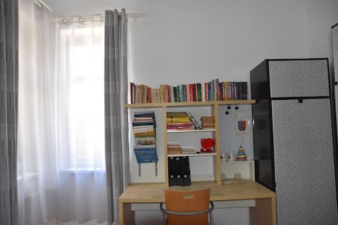 K @ Unirii Str. - Single room with working desk