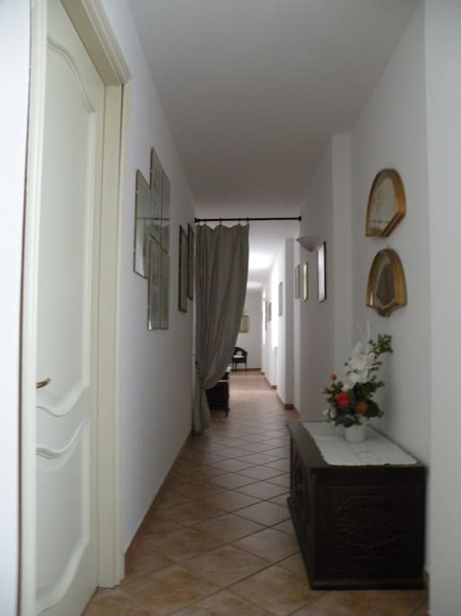 Corridoio accesso alle stanze
Hallway 1st floor
Accès aux chambres (1er ètage)