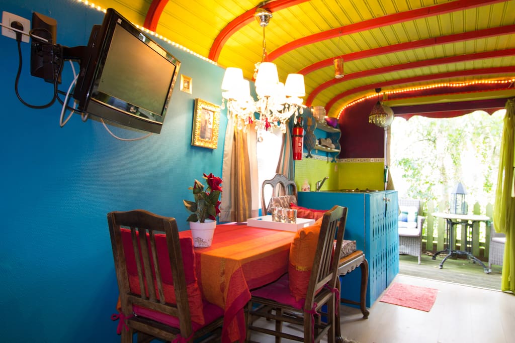 tv, wifi, kitchenette