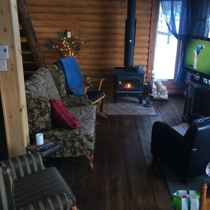Salon avec poèle à bois!!!