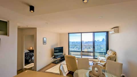 Top Airbnb: sub-penthouse with stunning view in South Yarra