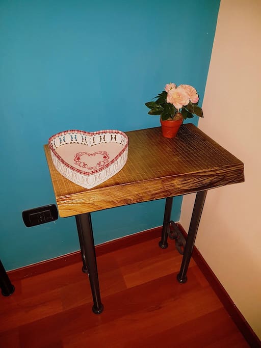 New entry!!!!!
Hand-made bedside table. wood and iron!