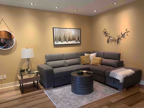 Top Airbnb: Modern suite overlooking downtown in Renfrew