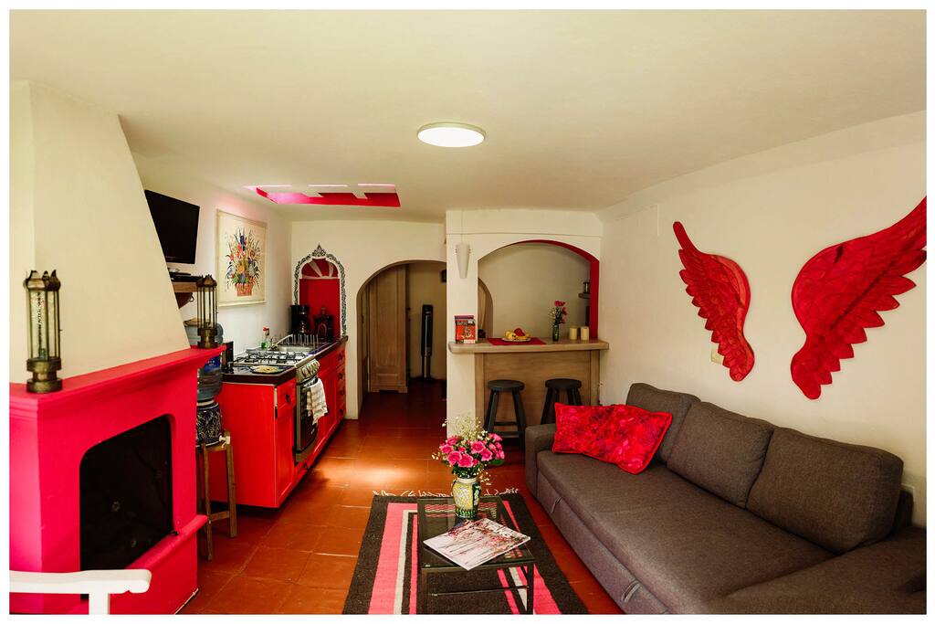 Mexican pink cozy little house, perfect to rest after wandering the street of San Miguel and enjoy the garden