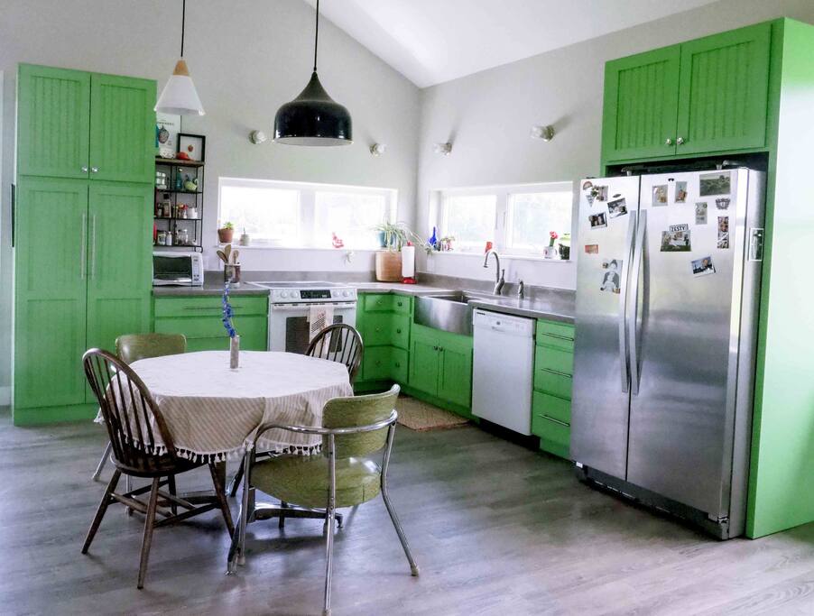 Full kitchen